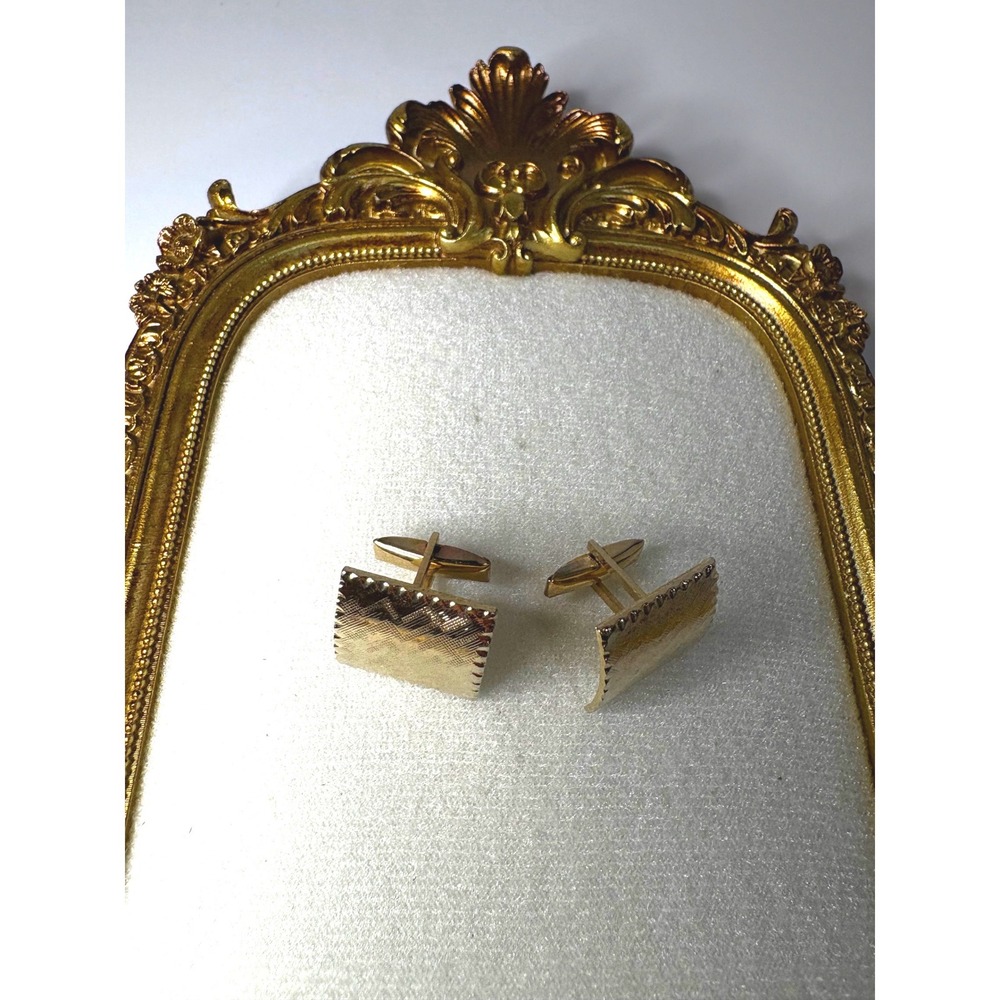 Vintage Gold Tone Square Textured Chevron Scalloped Edge Toggle Cufflinks Mens